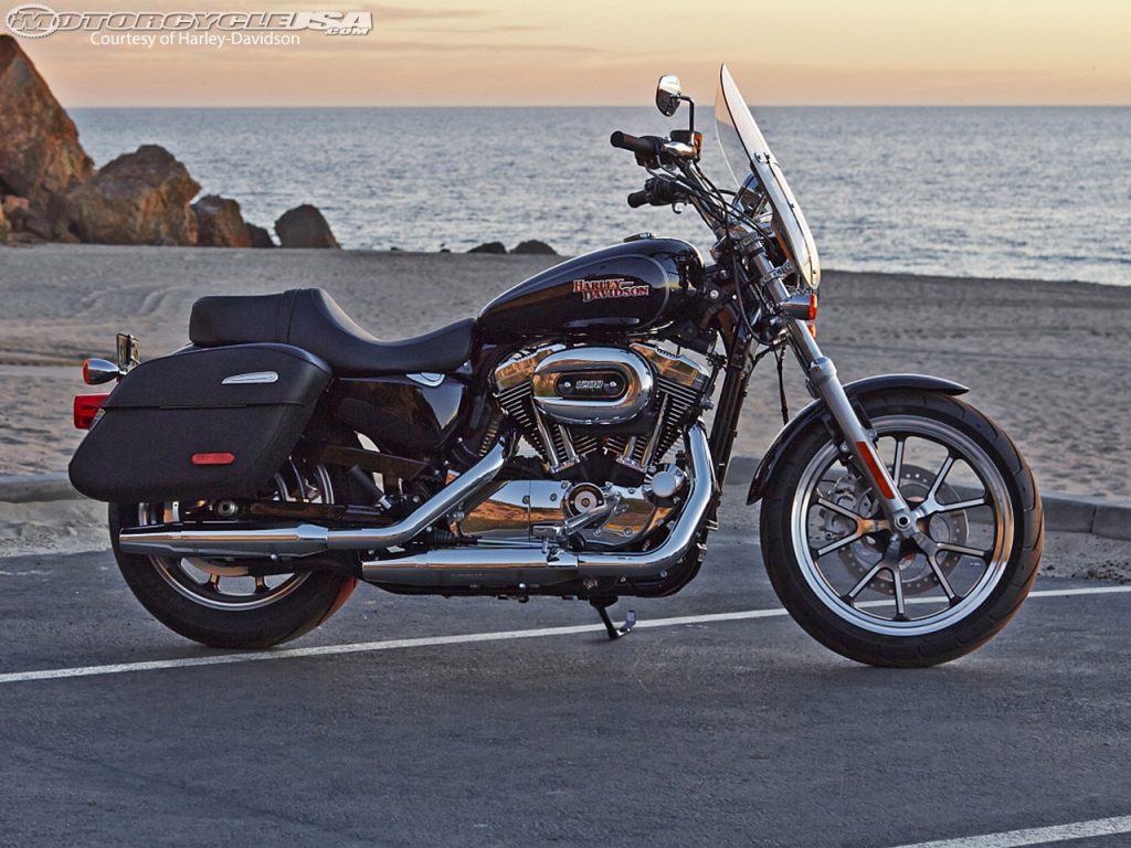 HD Superlow rider 2014. Le succès des Harley vient d'un élément simple : voici des motos que l'on peut sentir vivre !